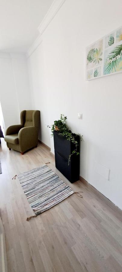 Adelfas Apartament *